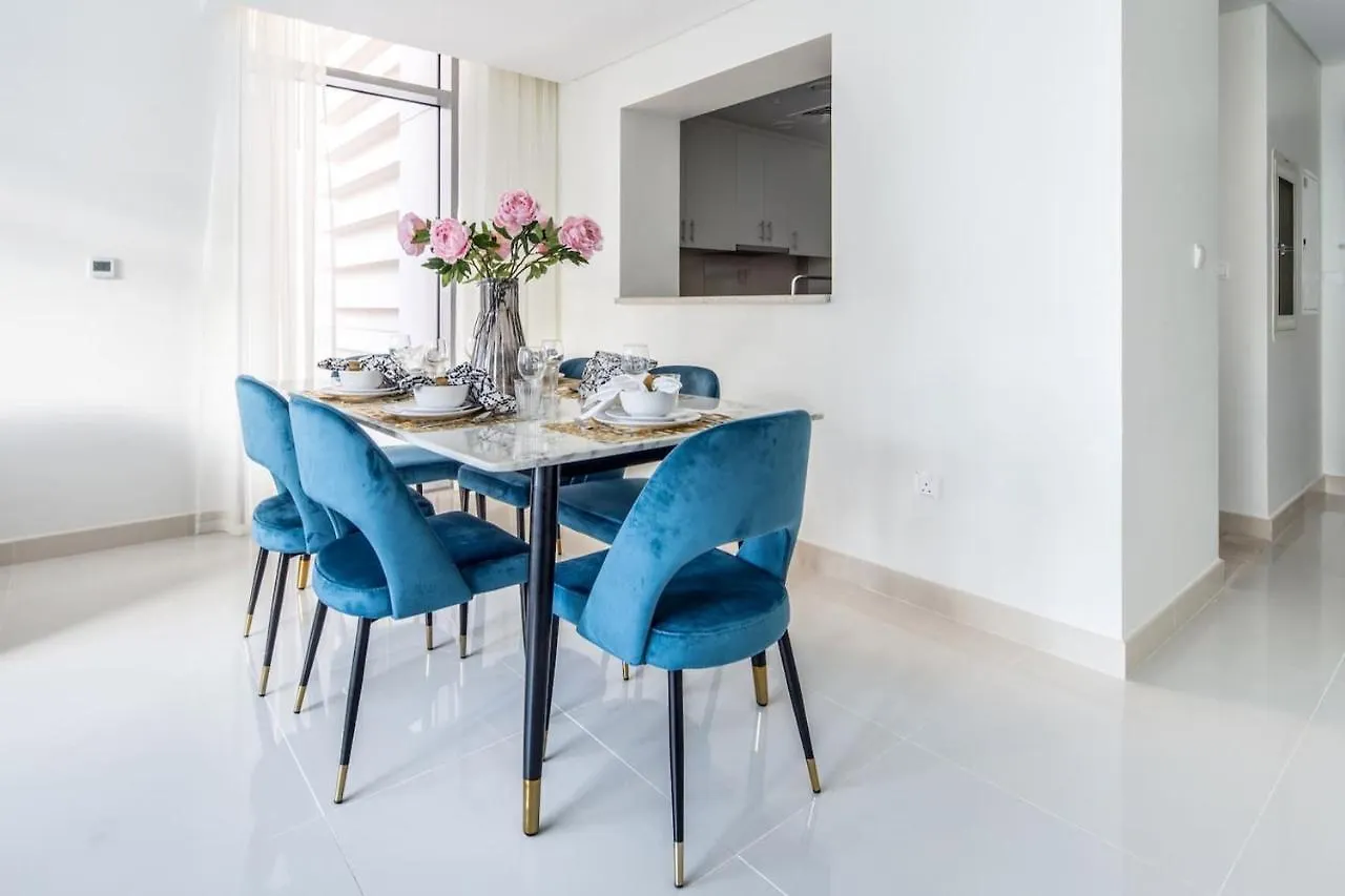 Frank Porter - Boulevard Crescent Apartment Dubai United Arab Emirates