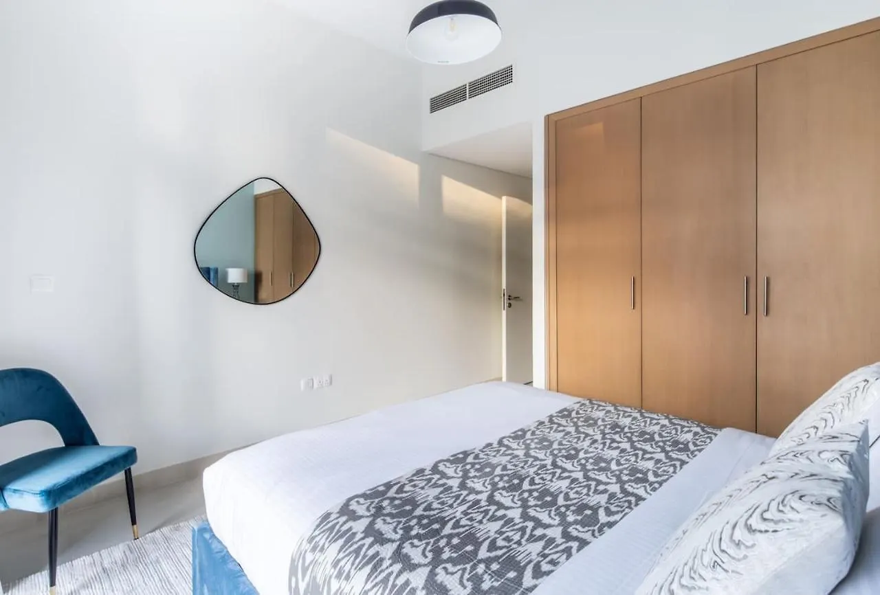 Frank Porter - Boulevard Crescent Apartment Dubai