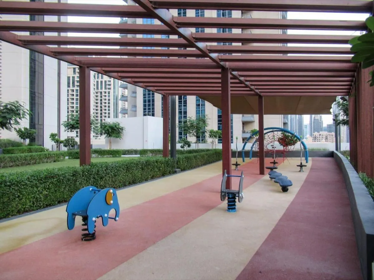 Frank Porter - Boulevard Crescent Apartment Dubai